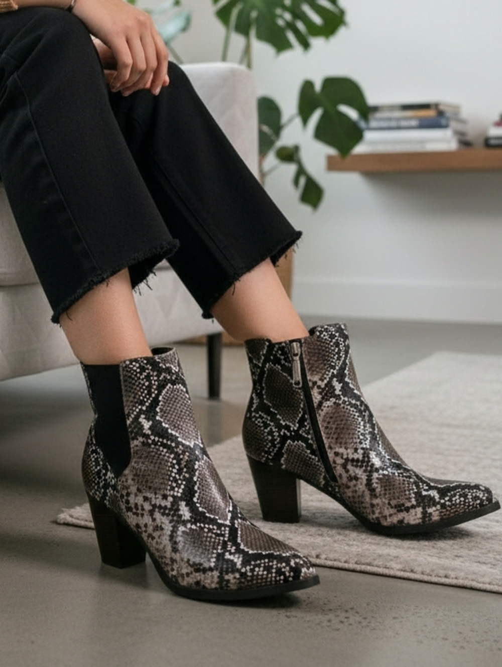 NWOT Blondo 7 Snakeskin Leather Block Heeled Boots Modern Contemporary
